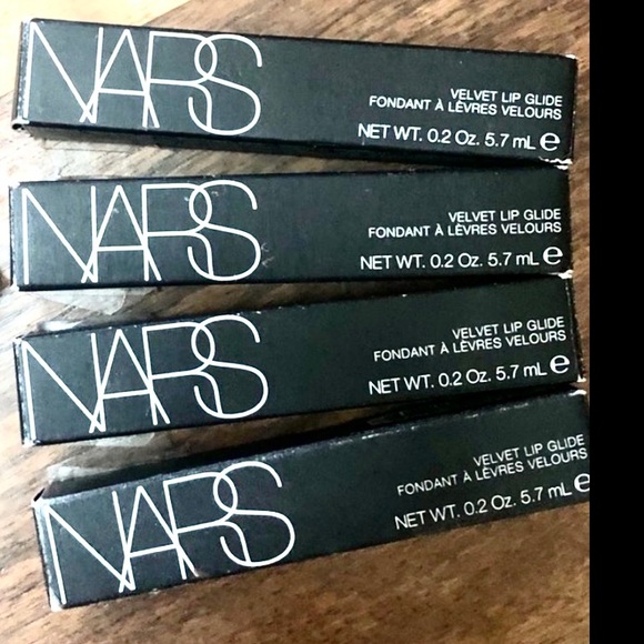NARS (2) FREE WITH PURCHASE Velvet Lip Glide RED Lipstick ‘LE PALACE’ - Picture 8 of 8